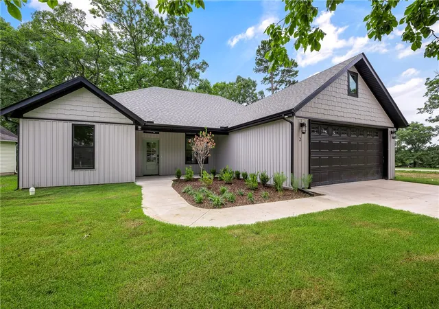 1st image of 2 Hillcrest Dr, Holiday Island, AR 72631 | MLS# 1352124