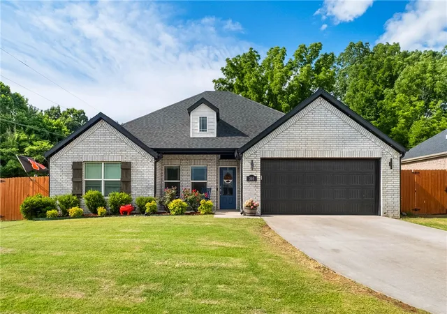 Homes for sale in Farmington, AR | 305 W Taverner Xing, Farmington, AR 72730 | MLS# 1352261