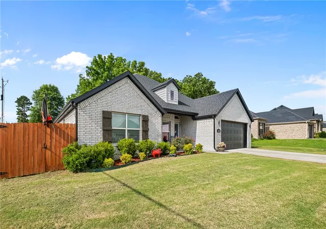 Homes for sale in Farmington, AR | 305 W Taverner Xing, Farmington, AR 72730 | MLS# 1352261