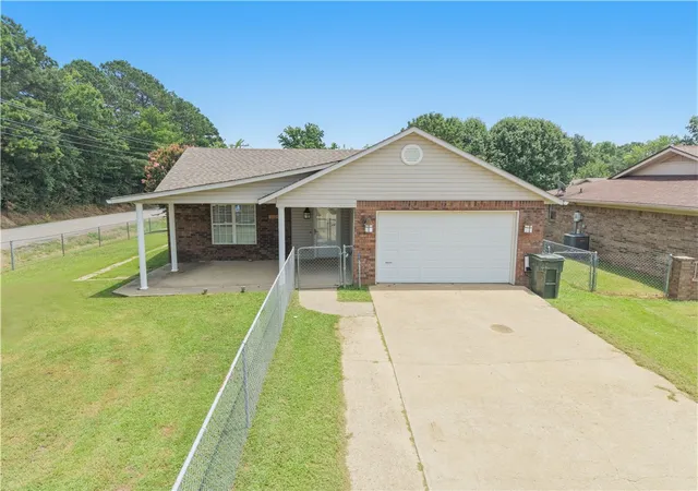 Homes for sale in Sallisaw, OK | 1122 Green St, Sallisaw, OK 74955 | MLS# 1352375