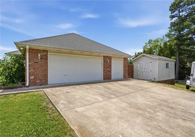 3rd image of 21 La Costa Dr, Holiday Island, AR 72631 | MLS# 1352248