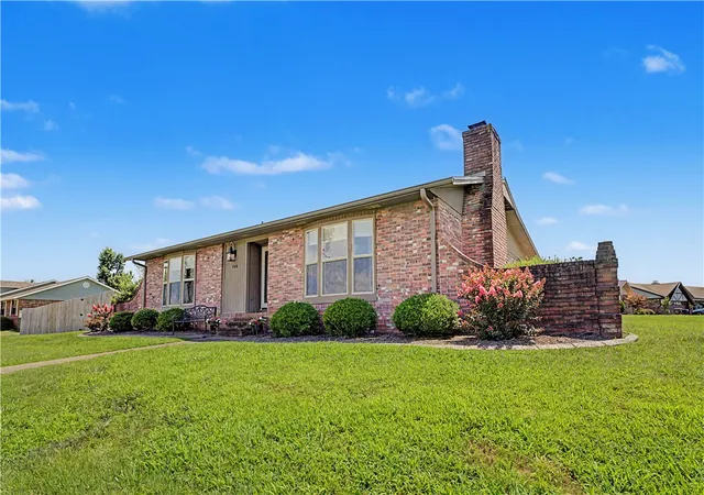 Photo 3 of Sale Pending at 714 Riviera Dr, Rogers, AR 72758 | MLS# 1351960 | Listing updated on 2026-07-28