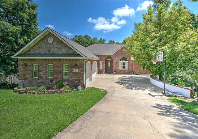 2nd image of 3 Buckfast Ln, Bella Vista, AR 72714 | MLS# 1352190