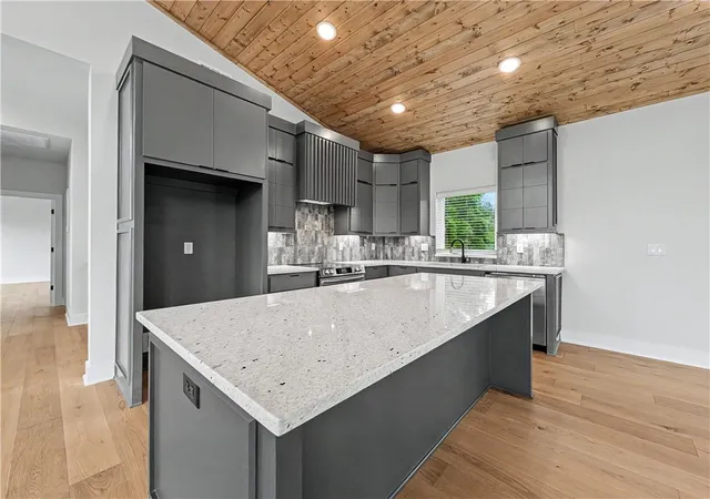 3rd image of 6 Francis Dr, Bella Vista, AR 72715 | MLS# 1352503