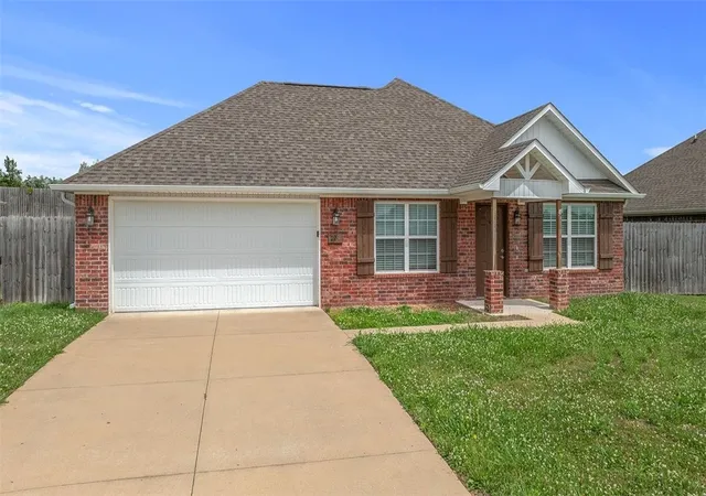 2nd image of 824 Brook St, Gentry, AR 72734 | MLS# 1350908