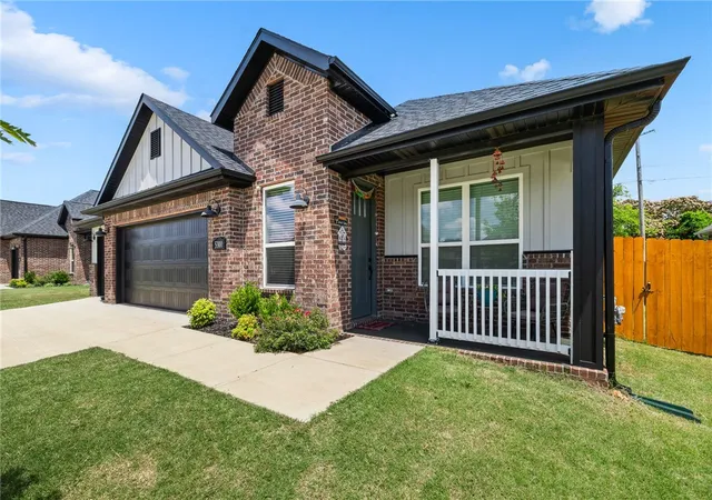 Photo 3 of Single family home for sale at 5300 SW Tea Olive Ln, Bentonville, AR 72713 | MLS# 1352569 | Listing updated on 2026-07-29