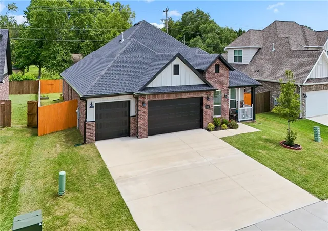 Photo 4 of Single family home for sale at 5300 SW Tea Olive Ln, Bentonville, AR 72713 | MLS# 1352569 | Listing updated on 2026-07-29