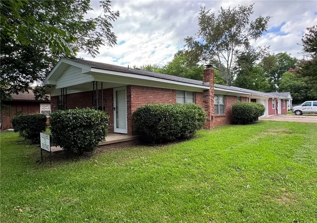 1st image of 521 E J St, Russellville, AR 72801 | MLS# 1352554