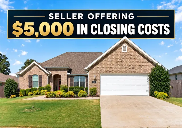 Photo 1 of Sale Pending at 2721 N Grey Squirrel Dr, Fayetteville, AR 72704 | MLS# 1352542 | Listing updated on 2026-10-10