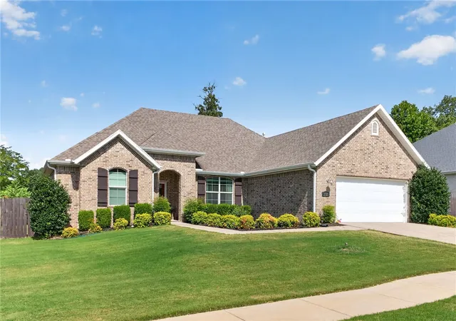 Photo 3 of Sale Pending at 2721 N Grey Squirrel Dr, Fayetteville, AR 72704 | MLS# 1352542 | Listing updated on 2026-10-10