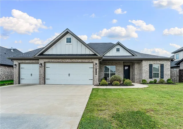 1st image of 1320 Paragon, Centerton, AR 72719 | MLS# 1352470