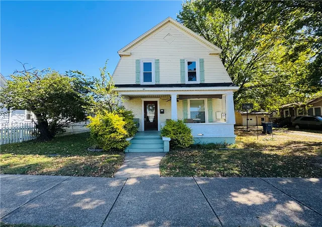 1st image of 411 N Broadway St, Siloam Springs, AR 72761 | MLS# 1352646