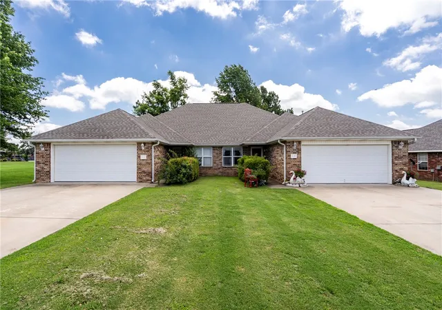 1st image of 211 Ravenwood Blvd, Siloam Springs, AR 72761 | MLS# 1352648