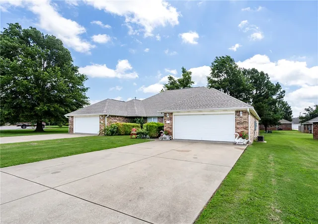 2nd image of 211 Ravenwood Blvd, Siloam Springs, AR 72761 | MLS# 1352648