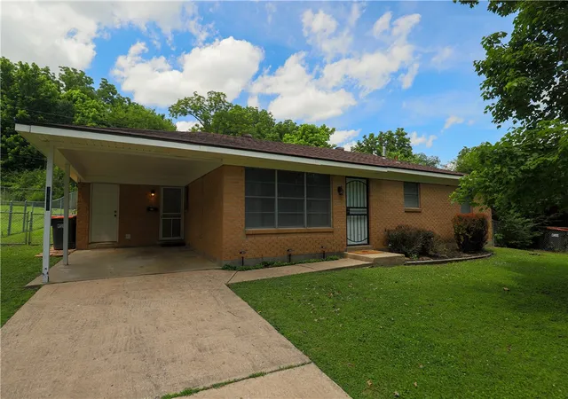 2nd image of 2202 Cottonwood Pl, Springdale, AR 72762 | MLS# 1352361