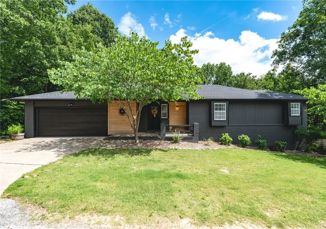 1st image of 5 Dunvegan Ln, Bella Vista, AR 72715 | MLS# 1352598