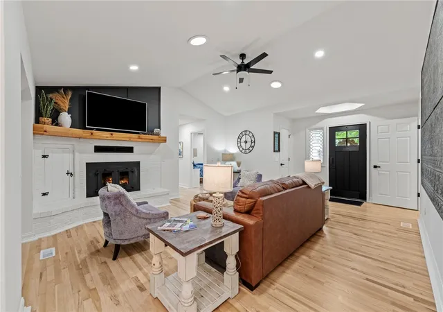 3rd image of 5 Dunvegan Ln, Bella Vista, AR 72715 | MLS# 1352598