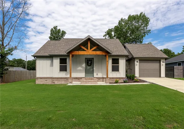 1st image of 6 Bonhill Ln, Bella Vista, AR 72715 | MLS# 1352035
