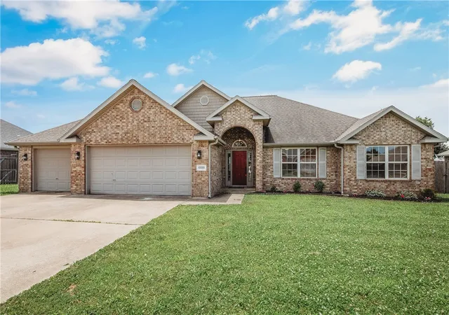 Homes for sale in Siloam Springs, AR | 6010 Overland Dr, Siloam Springs, AR 72761 | MLS# 1352663