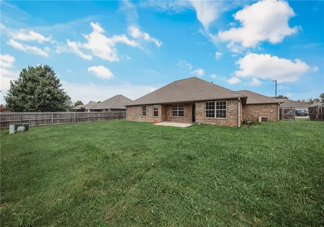 Homes for sale in Siloam Springs, AR | 6010 Overland Dr, Siloam Springs, AR 72761 | MLS# 1352663