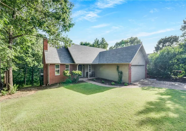 2nd image of 25 Lonsdale Dr, Bella Vista, AR 72715 | MLS# 1352613