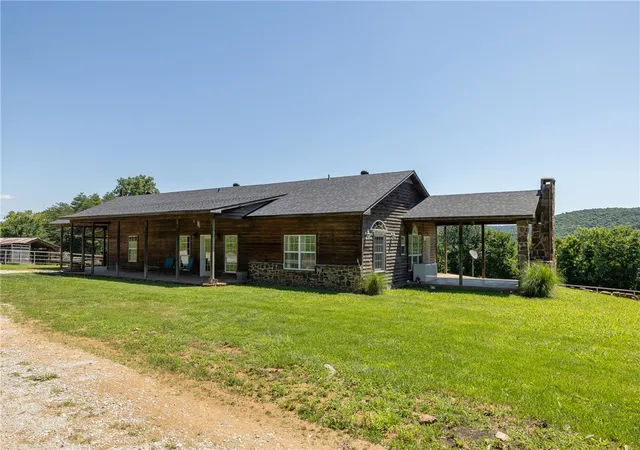 Photo 3 of House for sale at 17068 Hazel Valley Rd, Fayetteville, AR 72701 | MLS# 1352730 | Listing updated on 2026-06-20