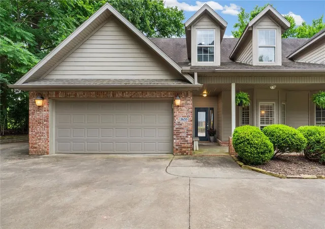 Townhouse for sale at 2635 E Neely Pl, Fayetteville, AR 72701 | MLS# 1351946