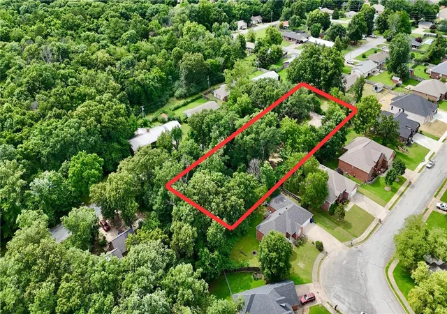 Homes for sale in Siloam Springs, AR | 2811 Summit Dr, Siloam Springs, AR 72761 | MLS# 1352463