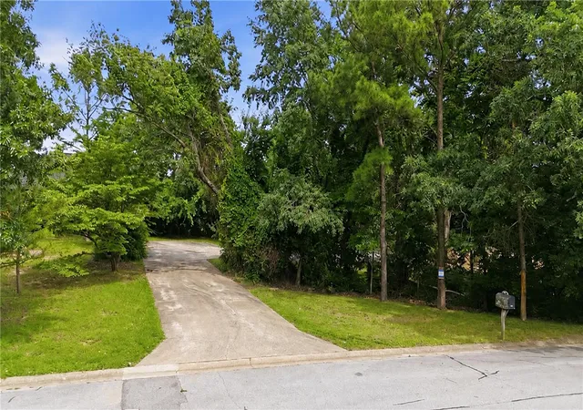 Homes for sale in Siloam Springs, AR | 2811 Summit Dr, Siloam Springs, AR 72761 | MLS# 1352463