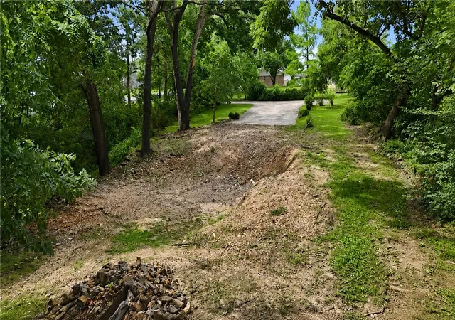 3rd image of 2811 Summit Dr, Siloam Springs, AR 72761 | MLS# 1352463
