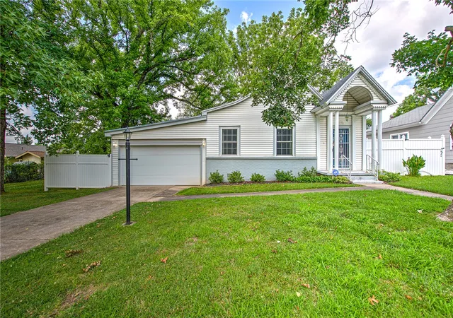 Photo 4 of Sale Pending at 1114 S 4th Street, Rogers, AR 72756 | MLS# 1352645 | Listing updated on 2026-09-01
