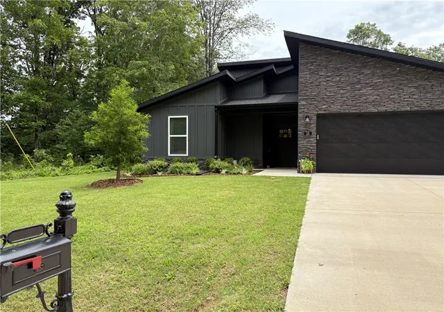 3rd image of 15 Exminster Ln, Bella Vista, AR 72714 | MLS# 1352656