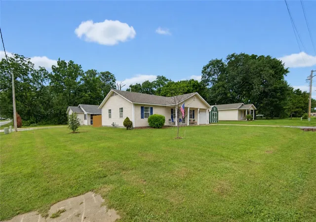 Homes for sale in Gravette, AR | 109 Sw 3rd Ave, Gravette, AR 72736 | MLS# 1352725