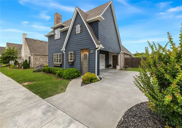 3rd image of 247 N Powderhorn Dr, Fayetteville, AR 72704 | MLS# 1352390