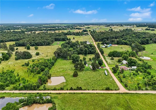 5th image of 22934 Leonard Ranch Rd, Gravette, AR 72736 | MLS# 1352312