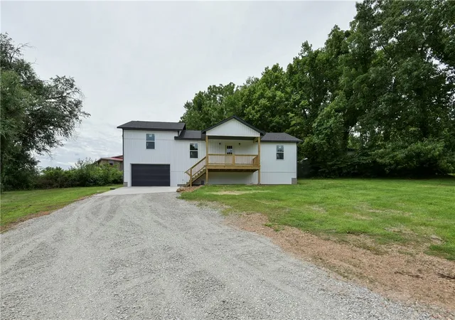 Homes for sale in Cassville, MO | 606 Old Exeter, Cassville, MO 65625 | MLS# 1352408