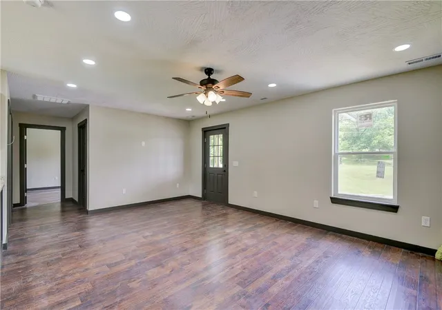 Homes for sale in Cassville, MO | 606 Old Exeter, Cassville, MO 65625 | MLS# 1352408