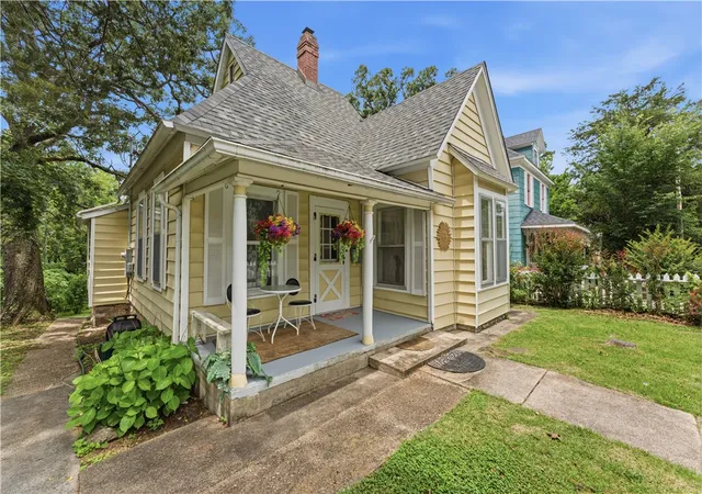Homes for sale in Eureka Springs, AR | 38 Ridgeway Ave, Eureka Springs, AR 72632 | MLS# 1352758