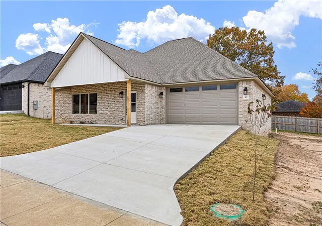 Photo 1 of Single family home for sale at 107 Harbor Cir, Russellville, AR 72802 | MLS# 1352882 | Listing updated on 2026-07-08