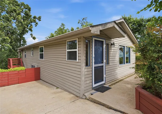 2nd image of 10007 Summit Dr, Rogers, AR 72758 | MLS# 1352156