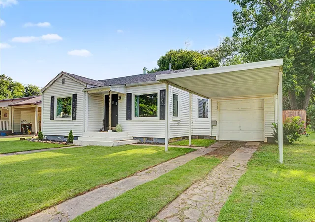 Photo 1 of Single family home for sale at 610 S Oak Hl St, Siloam Springs, AR 72761 | MLS# 1352900 | Listing updated on 2026-08-27