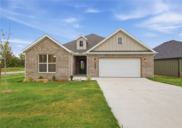 Photo 1 of Single family home for sale at 2300 Cassidy Ct, Siloam Springs, AR 72761 | MLS# 1352767 | Listing updated on 2026-10-10