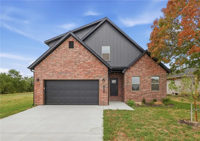 Photo 1 of Single family home for sale at 2303 Cassidy Ct, Siloam Springs, AR 72761 | MLS# 1352276 | Listing updated on 2026-10-10