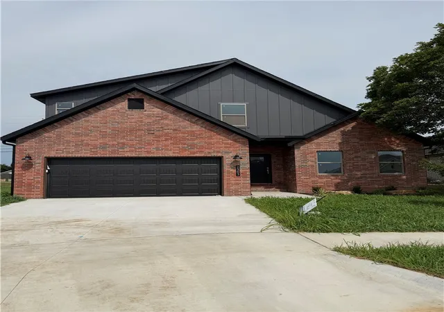 2nd image of 2303 Cassidy Ct, Siloam Springs, AR 72761 | MLS# 1352276