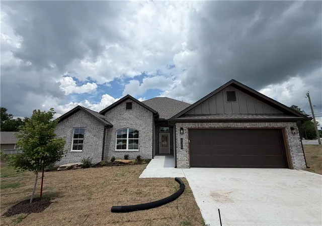 1st image of 2305 Cassidy Ct, Siloam Springs, AR 72761 | MLS# 1352765