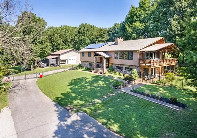 2nd image of 204 Shoreline Dr, Springdale, AR 72764 | MLS# 1352777