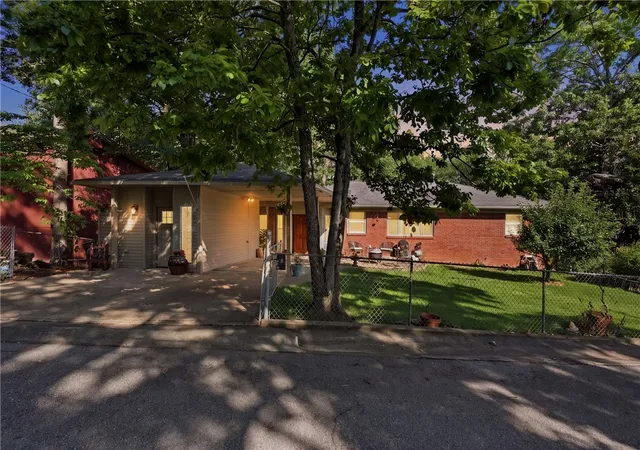 1st image of 11 College St, Eureka Springs, AR 72632 | MLS# 1353007
