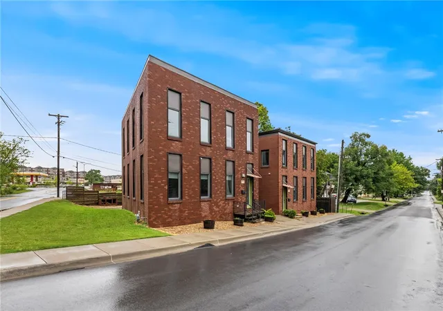 1st image of 1111 N Oakland Ave, Fayetteville, AR 72703 | MLS# 1351943