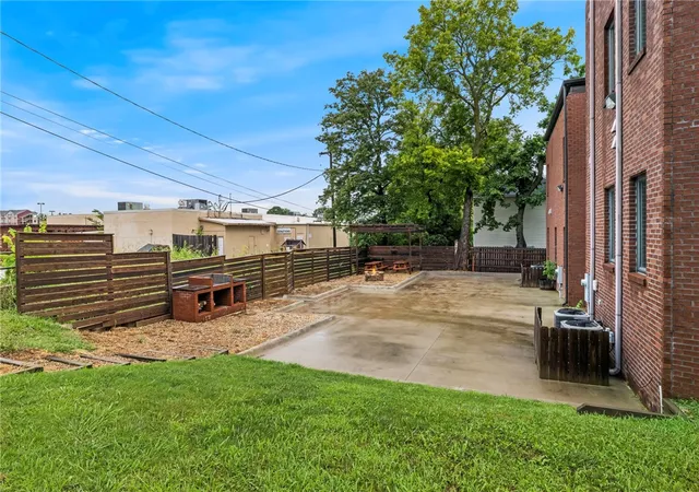 24th image of 1111 N Oakland Ave, Fayetteville, AR 72703 | MLS# 1351943