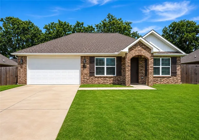 1st image of 804 Brook St, Gentry, AR 72734 | MLS# 1353067